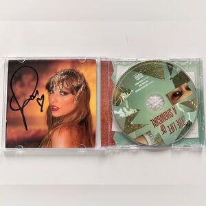 Taylor Swift The Life of a Showgirl Signed CD Pic #1